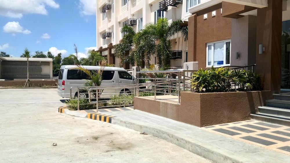 Sotogrande Iloilo Hotel Екстериор снимка