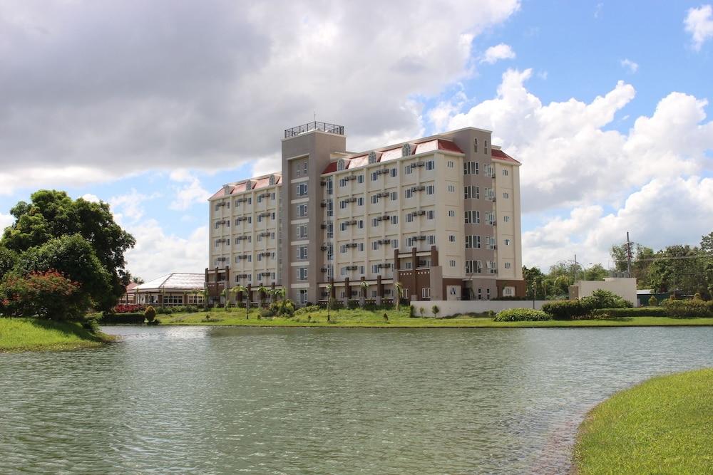 Sotogrande Iloilo Hotel Екстериор снимка